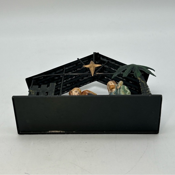 Vtg 5x4x1.5” Metal Nativity w/ Ceramic Joseph, Mary & Baby Jesus Manger … - Picture 14 of 14